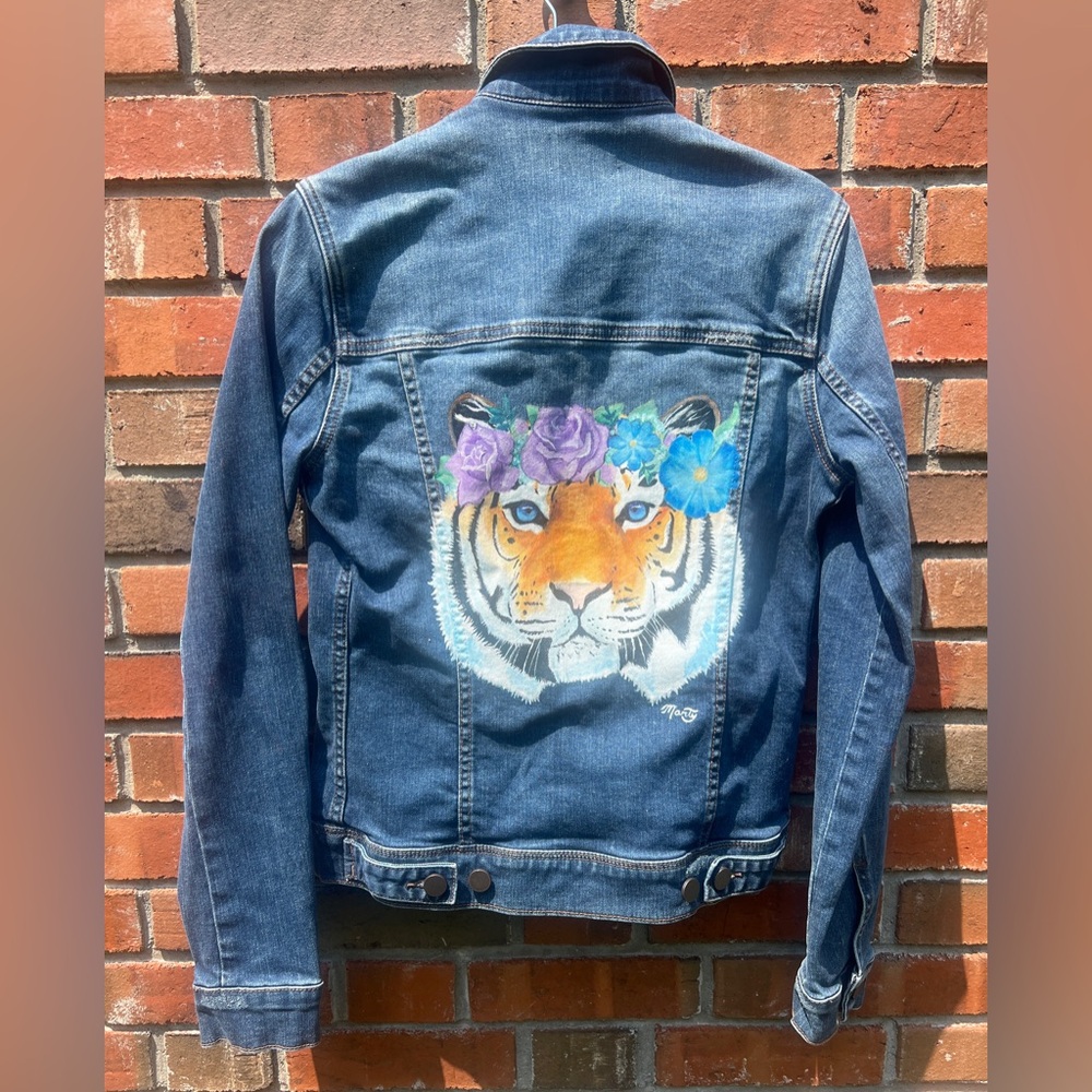 NWOT Handpainted BP Dark Blue Denim Jacket with Tiger Design Size XS